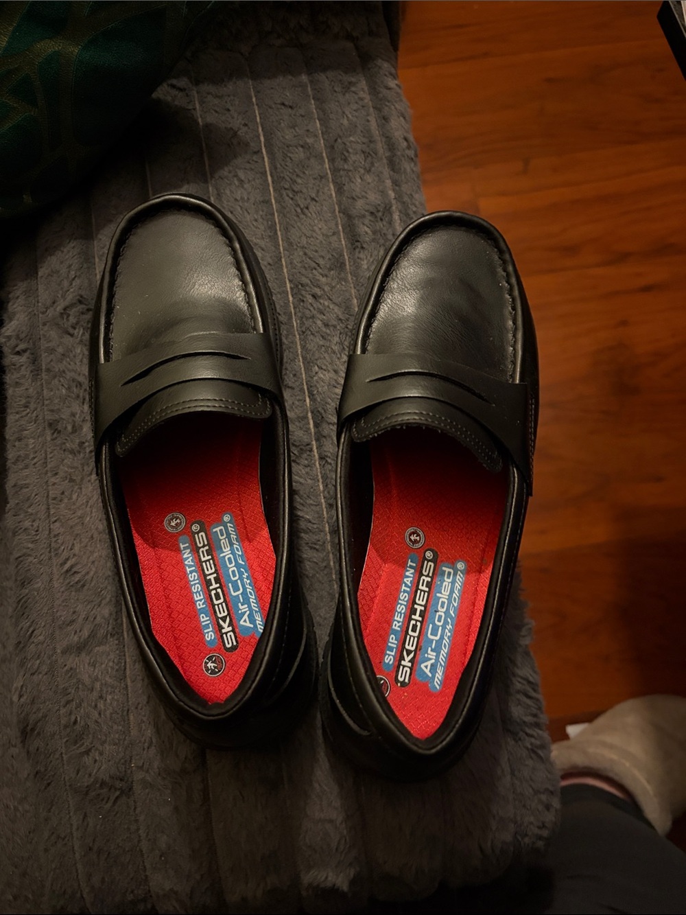 Sz 8 Skechers women’s slip resistant black work loafer